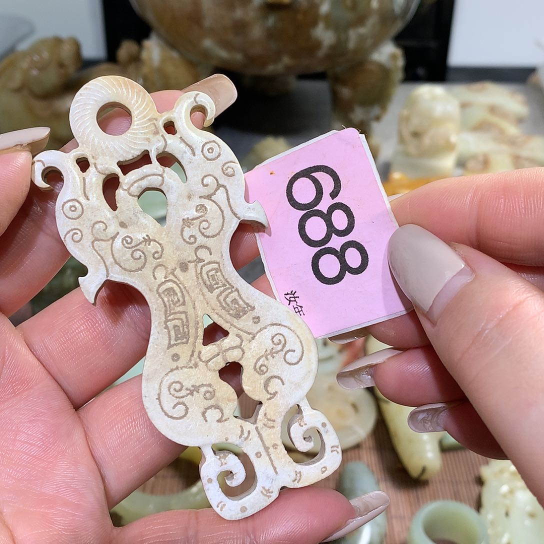 颈饰未镶嵌和田玉