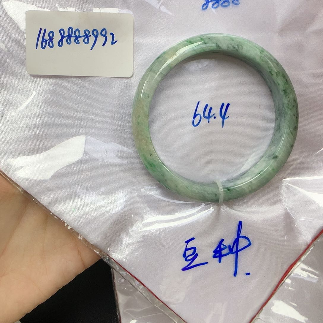 翡翠手镯未镶嵌天然缅甸翡翠手镯