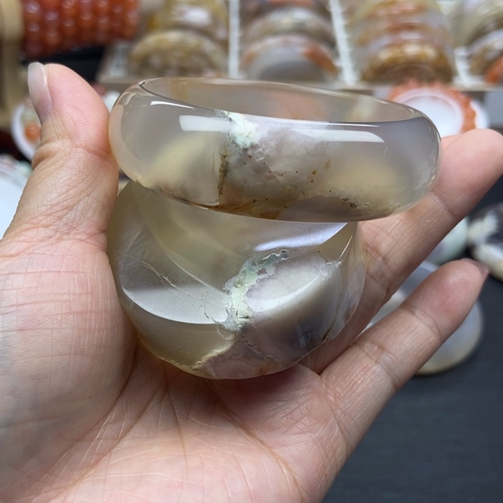 石英质玉手镯未镶嵌53圈口，不退