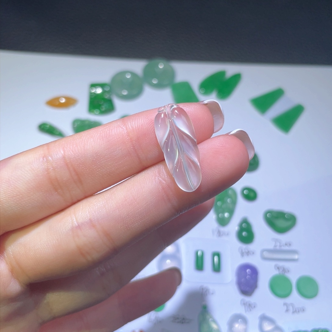 翡翠颈饰未镶嵌裸石