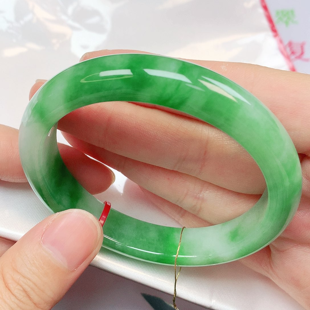 翡翠未镶嵌手镯抖音质检