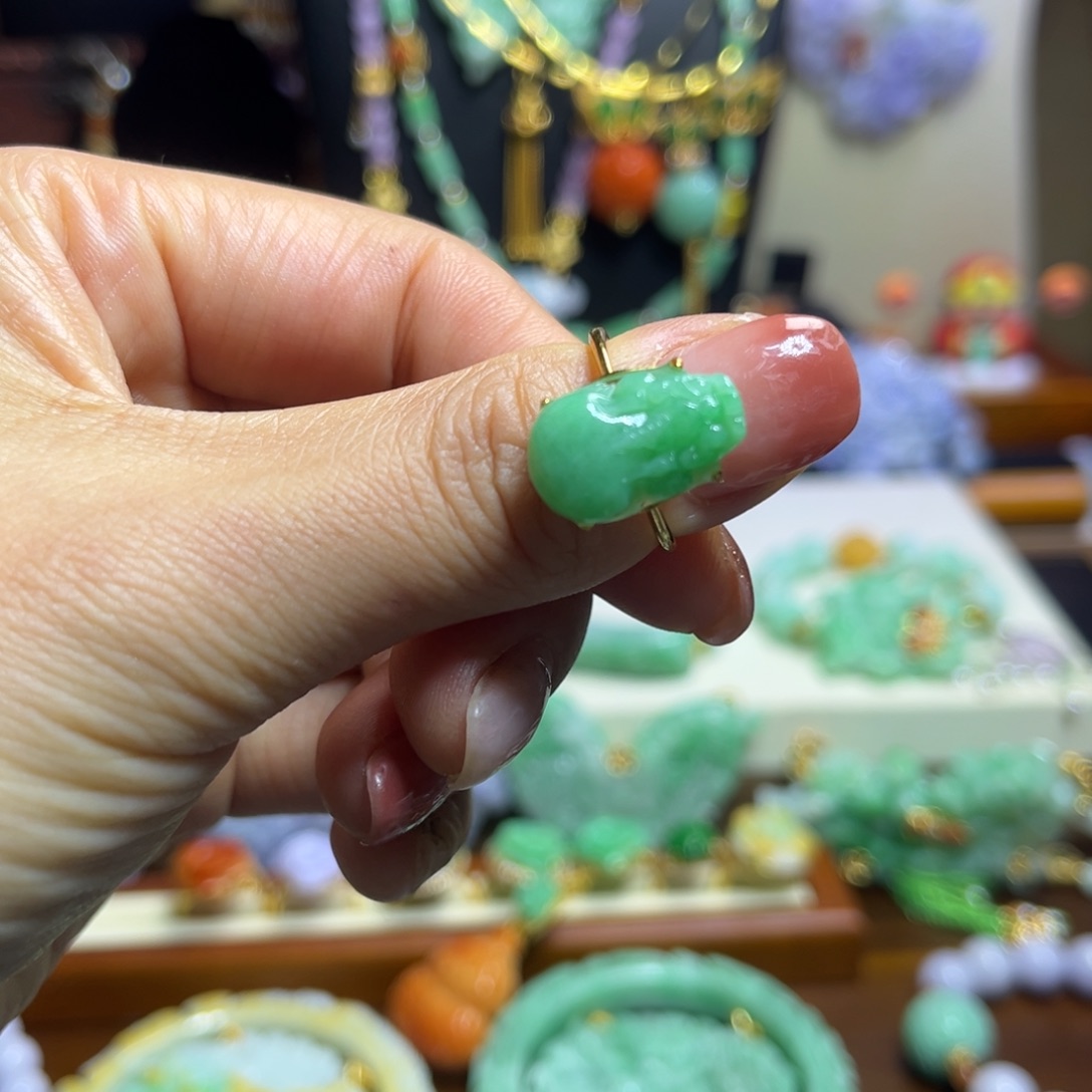 翡翠未镶嵌颈饰天然翡翠