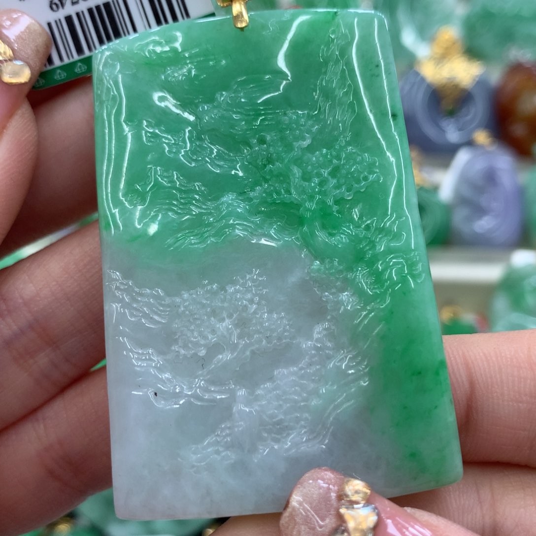 翡翠吊坠(不含链)18K金镶嵌