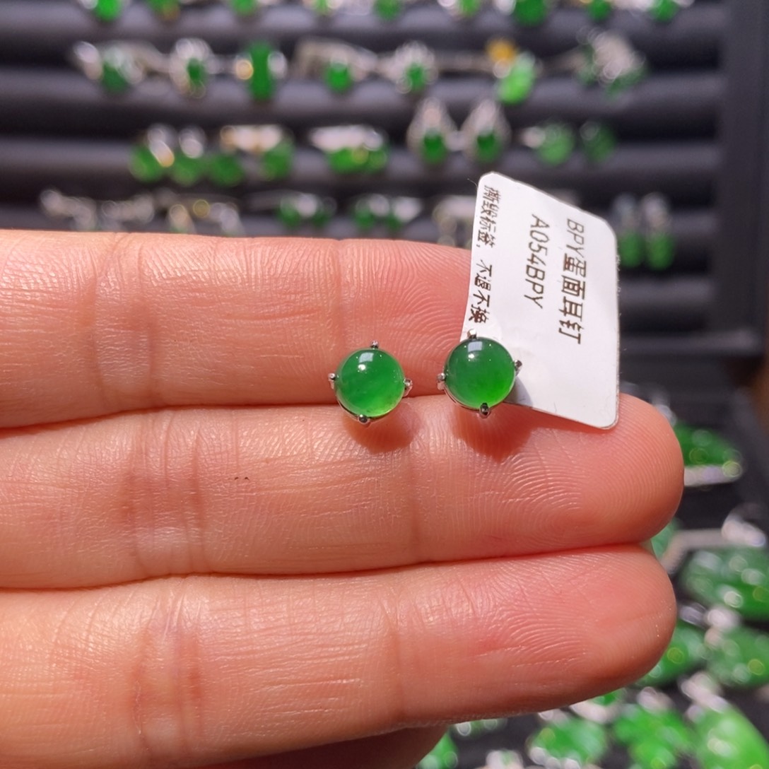 翡翠18K金镶嵌耳饰蛋面耳钉