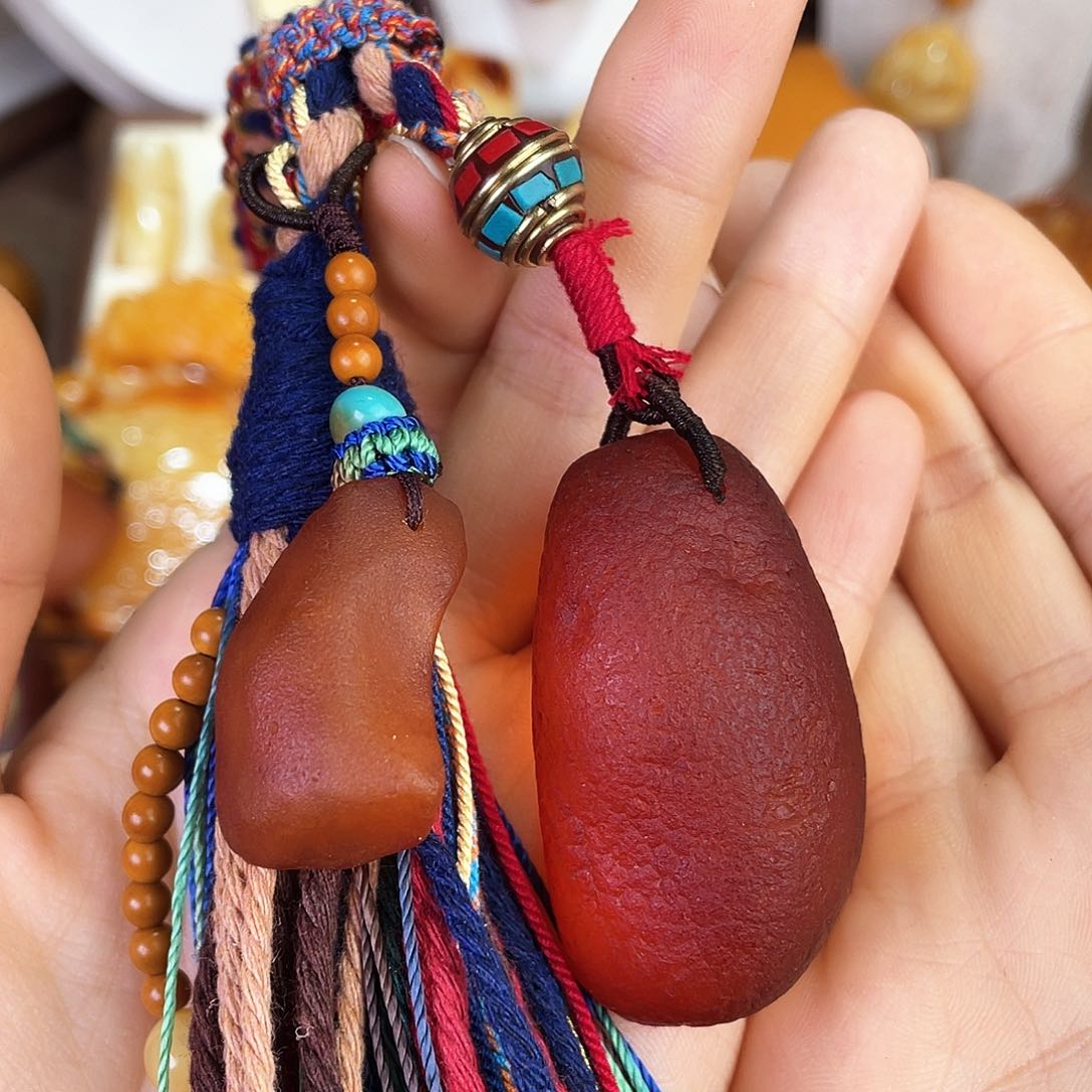 琥珀珠宝奇石未镶嵌?**呐我