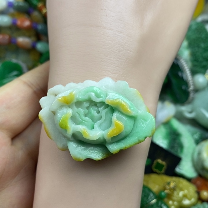 翡翠未镶嵌吊坠(赠链)