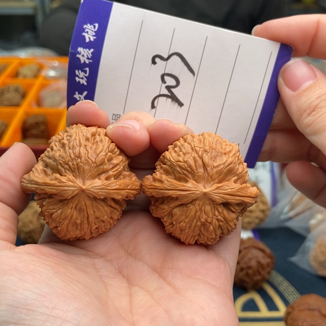 文玩核桃吊坠40白狮子