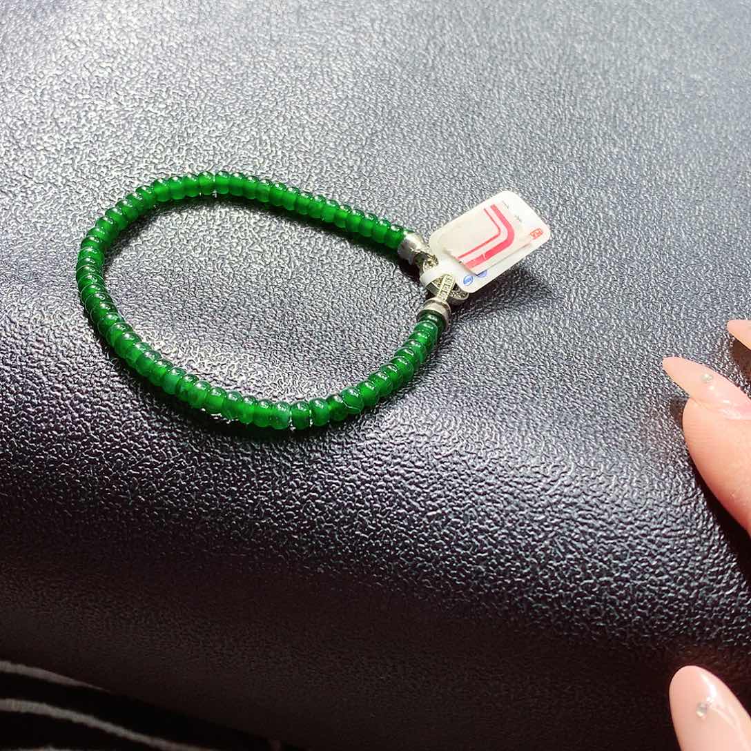 翡翠手链未镶嵌翡翠