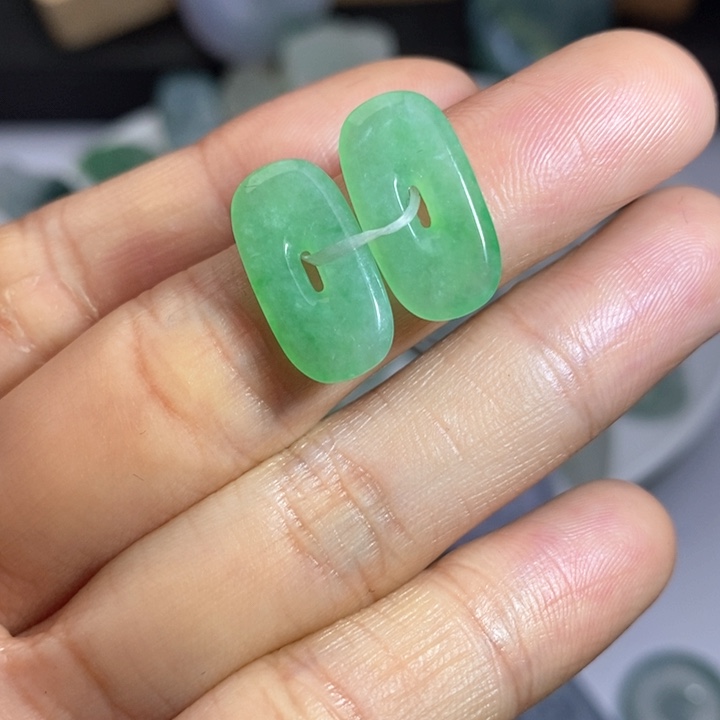 定制翡翠未镶嵌耳饰