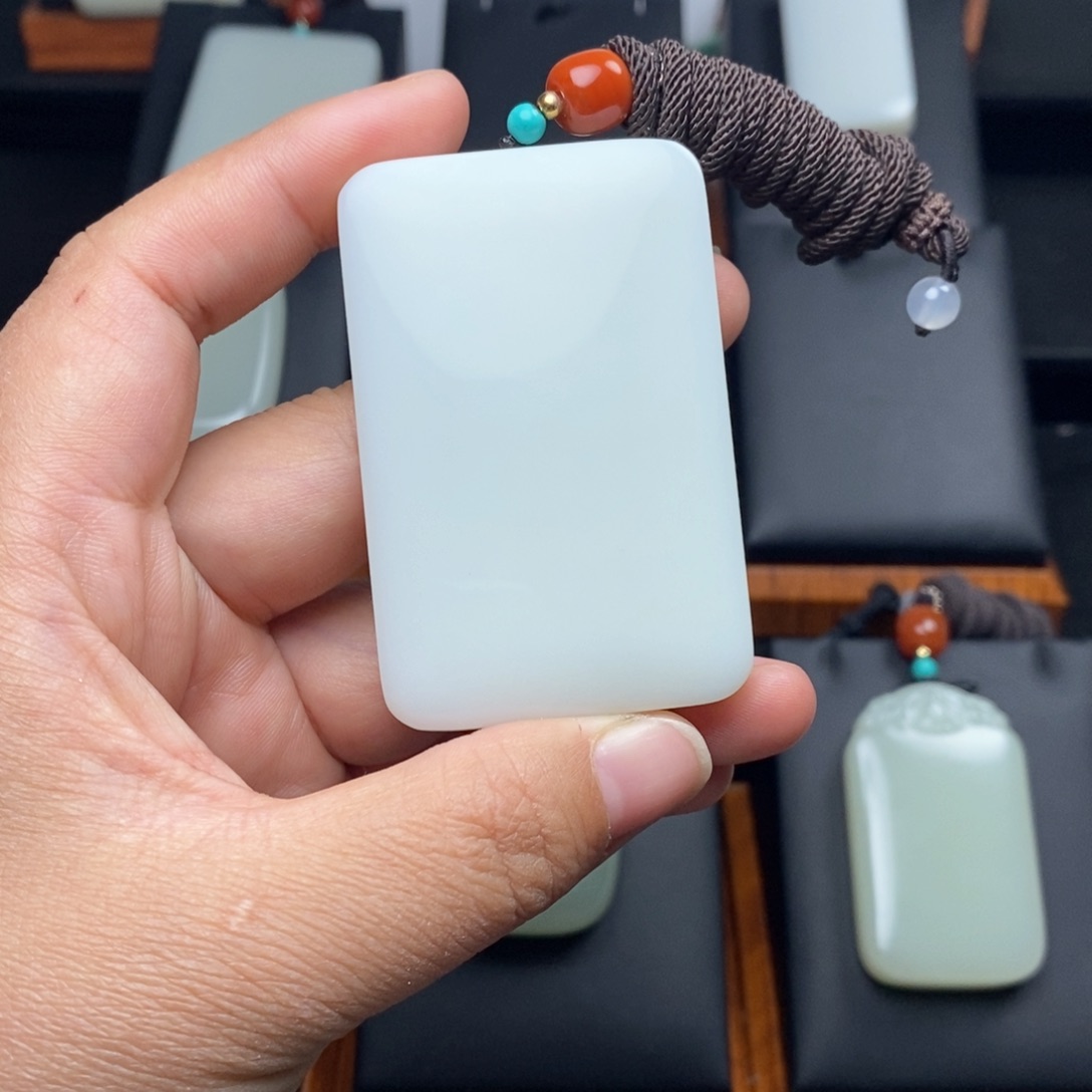 和田玉颈饰未镶嵌罗*