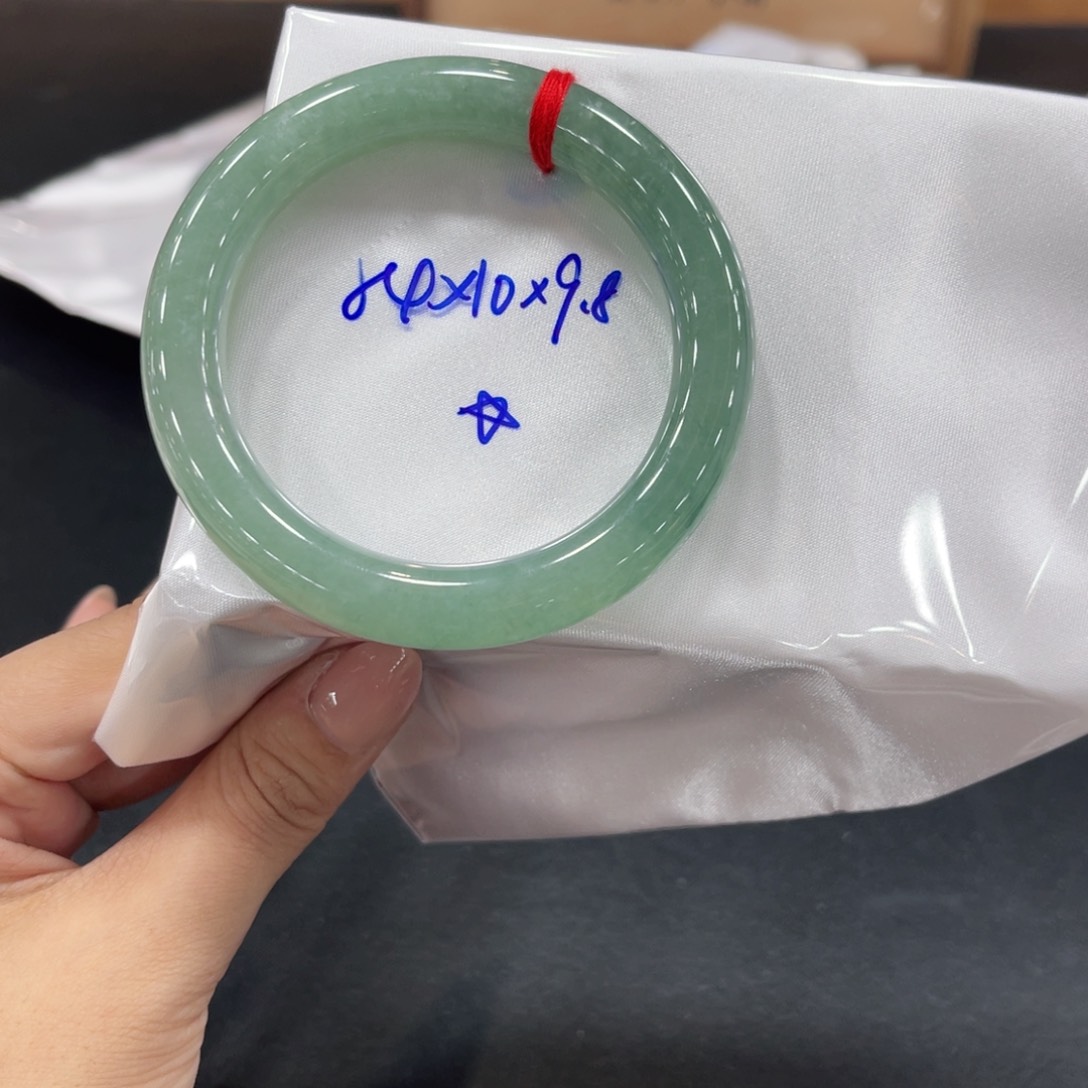未镶嵌手镯翡翠翡翠