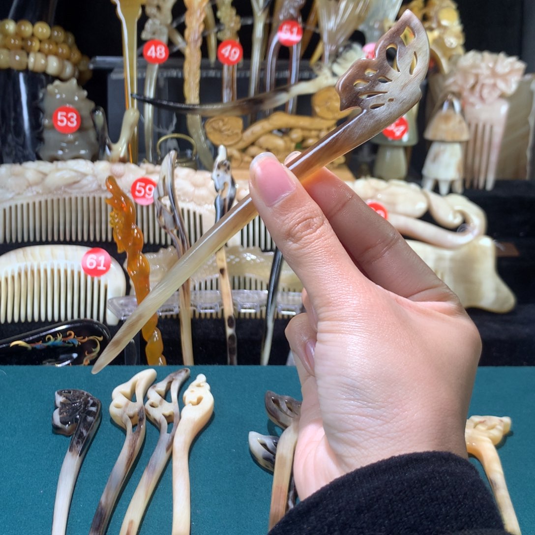 非金属高贵羊浅咖色蝴蝶单簪