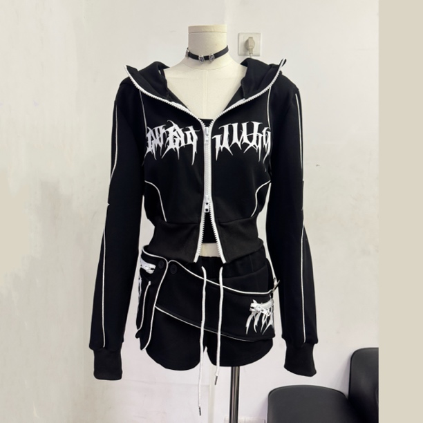 小众字母显瘦工装连帽外套搭配高腰短裤时尚套装