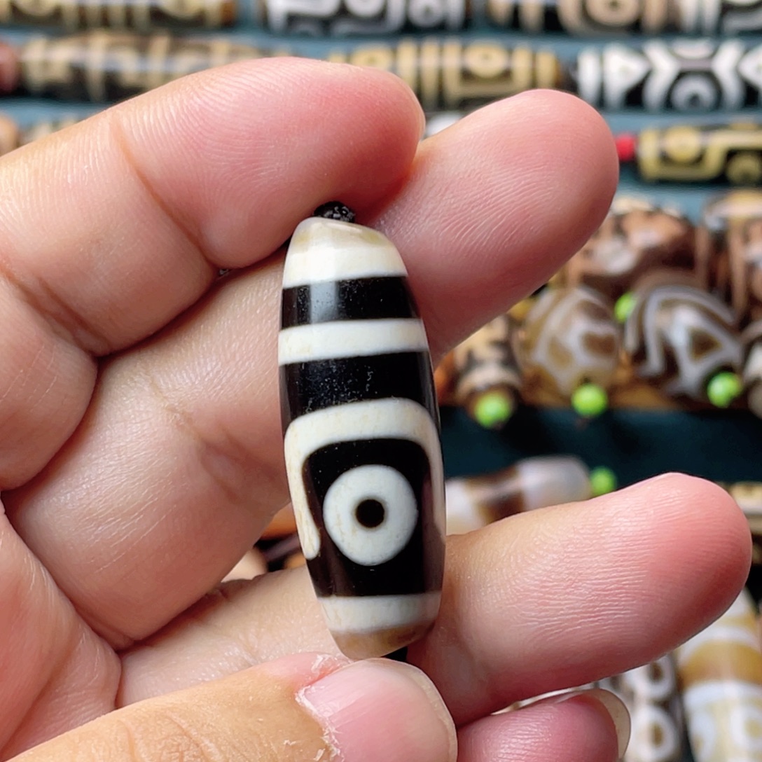 玛瑙/玉髓未镶嵌颈饰朱砂两眼