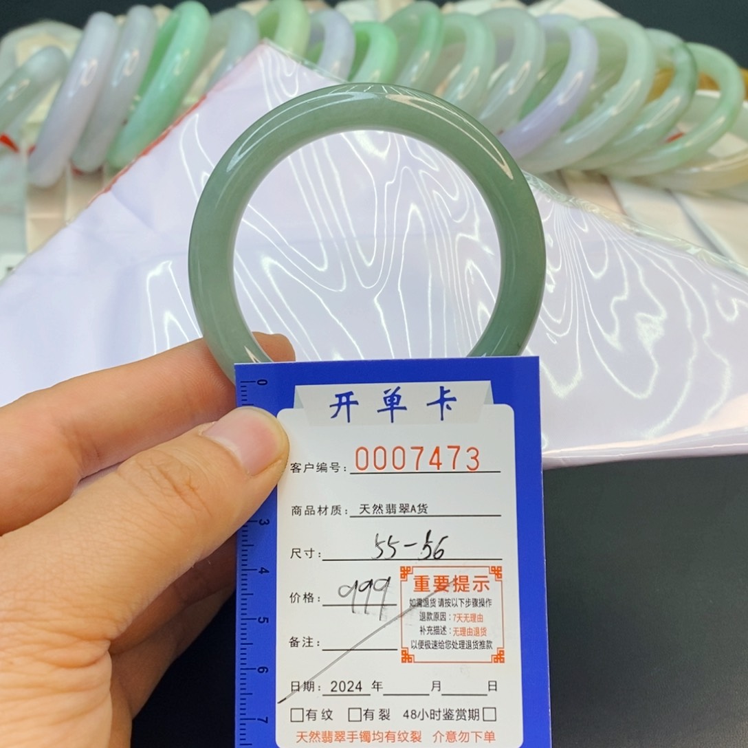 翡翠手镯未镶嵌翡翠