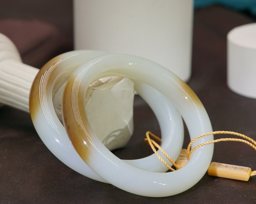 和田玉糖白手镯（多样性发其一） A010714