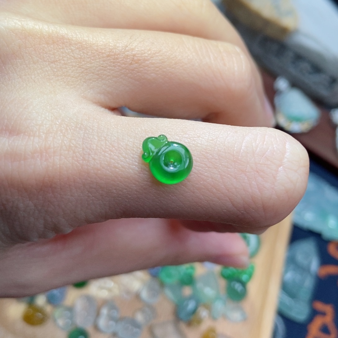 翡翠颈饰未镶嵌翡翠