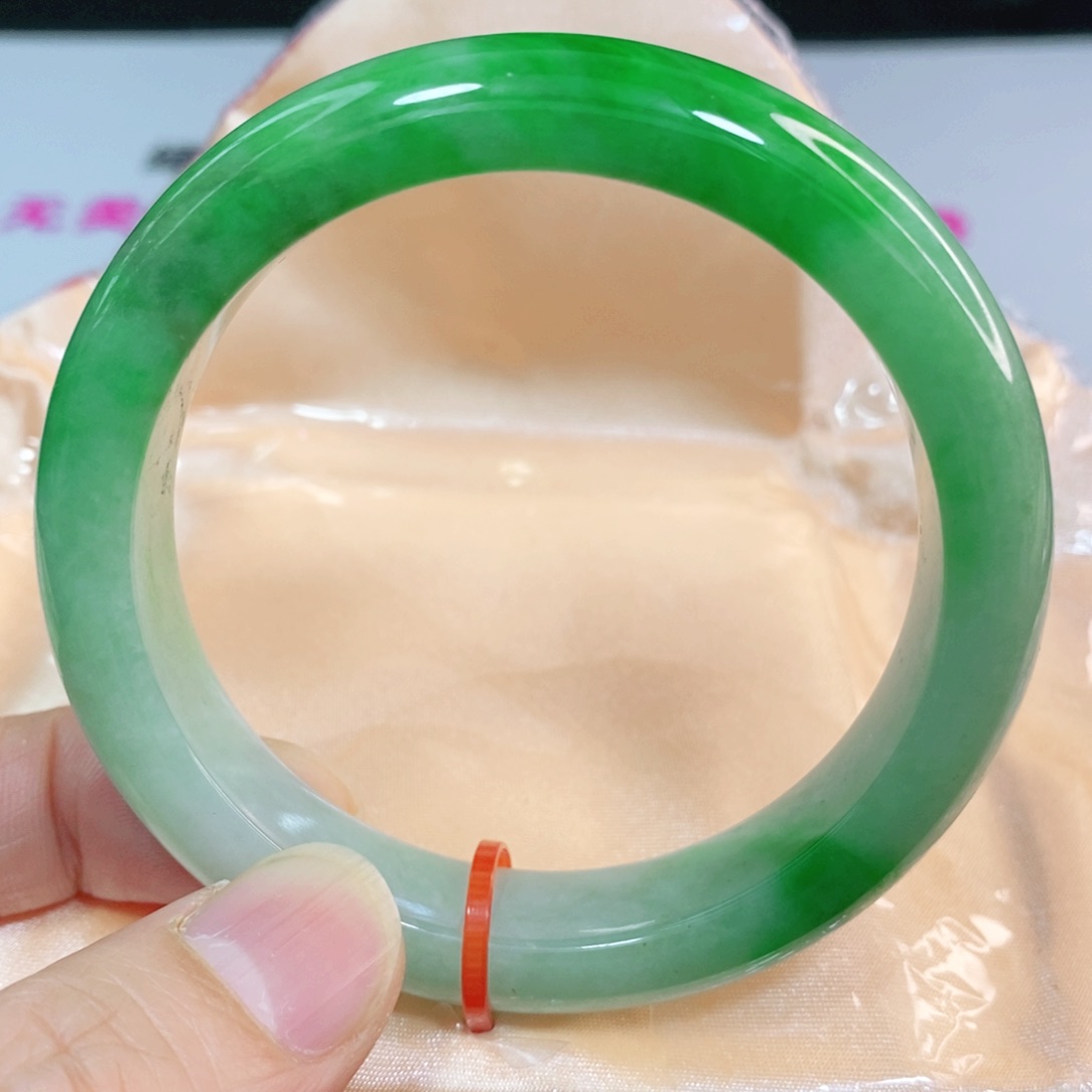 翡翠手镯未镶嵌55.6圈口正圈