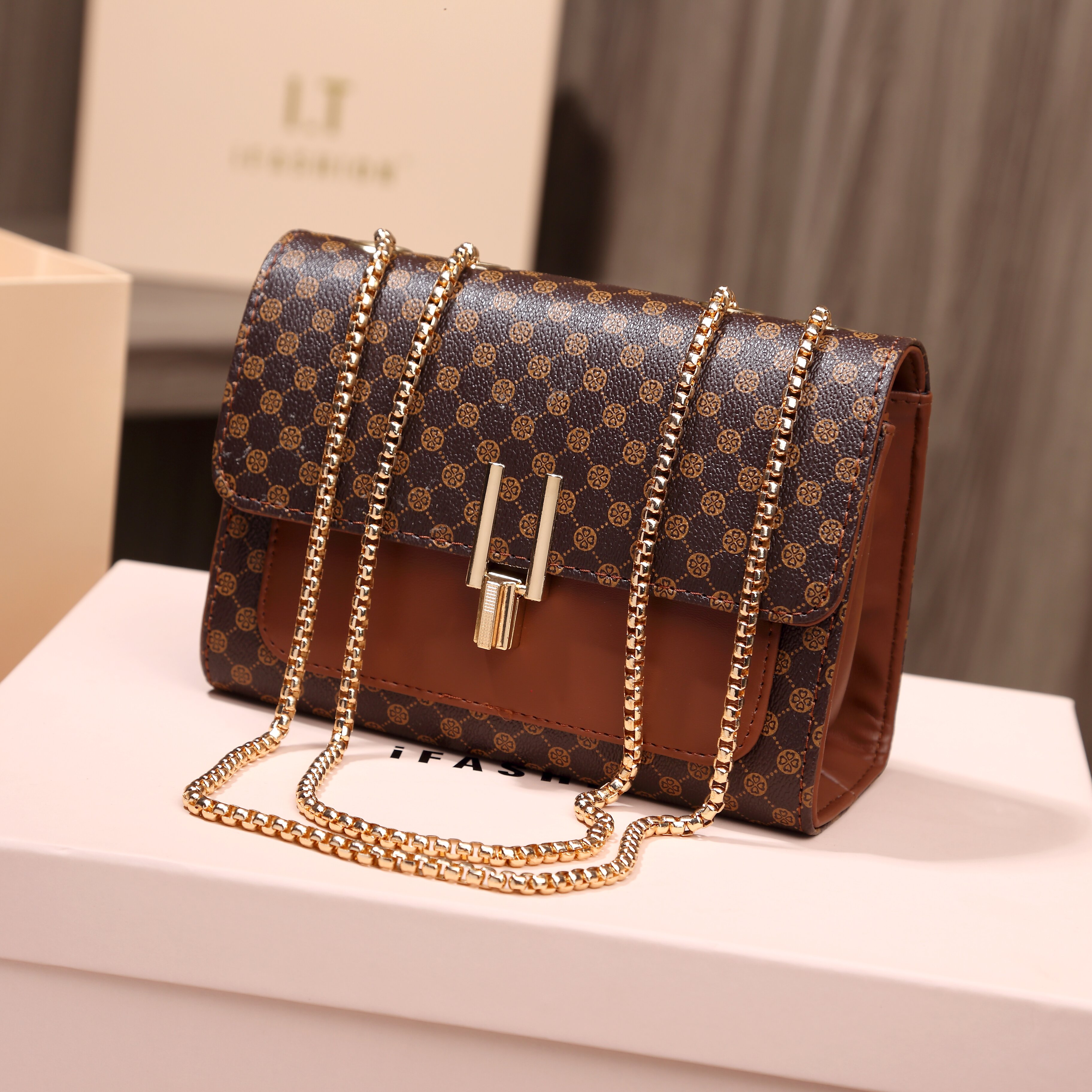 波点小方包防刮商品重量斜挎包网红洋气轻奢菱格H030