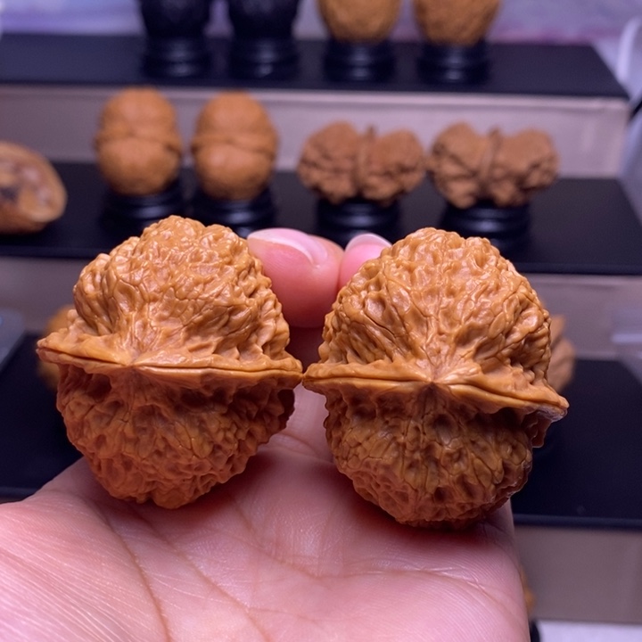 文玩核桃把件绣花鞋43