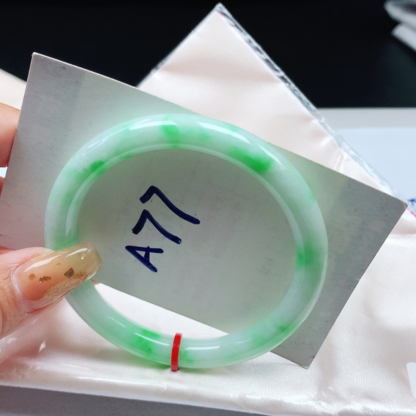 【闪购商品】翡翠手镯未镶嵌 圆条54+