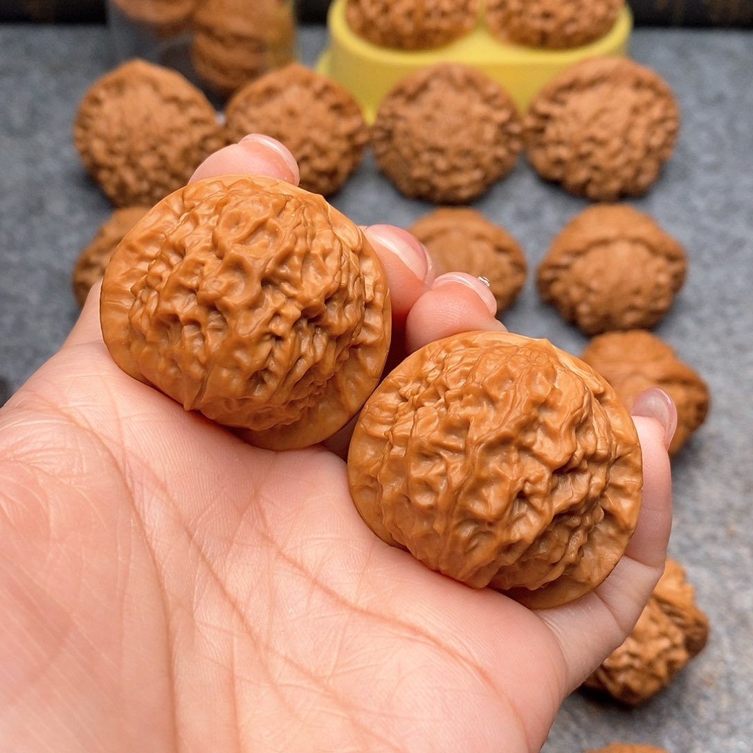 文玩核桃把件精品瓷娃娃39