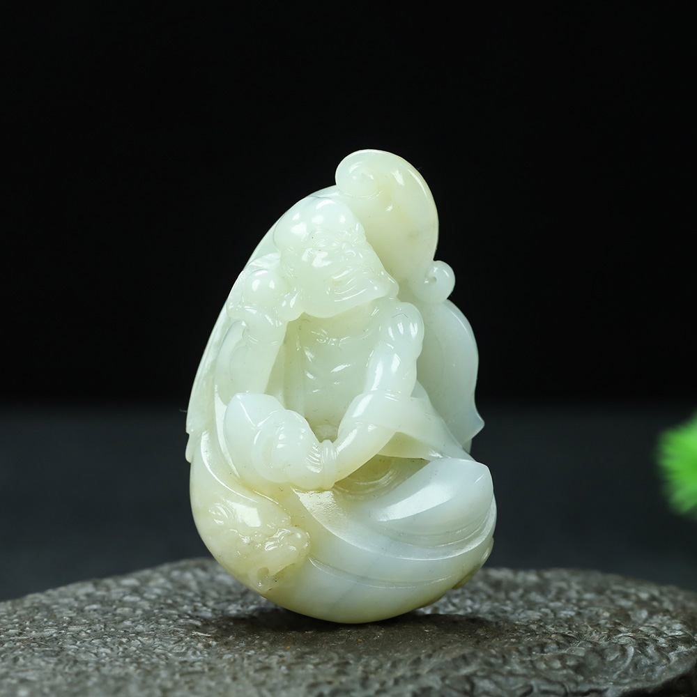 天然新疆和田玉青花料罗汉挂件