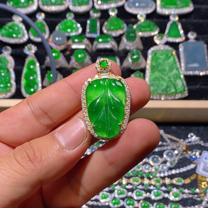 翡翠颈饰未镶嵌天然A货翡翠