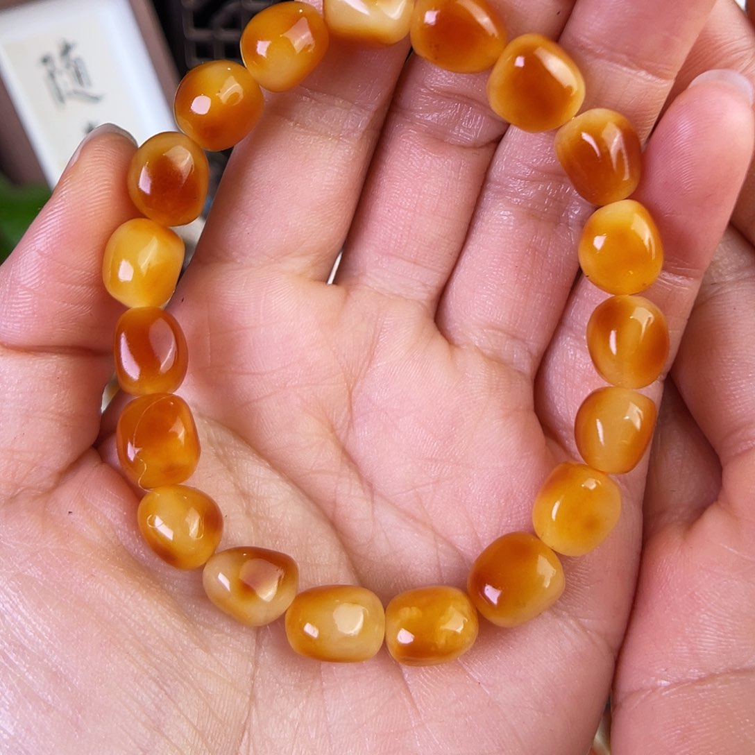 琥珀珠宝奇石未镶嵌。