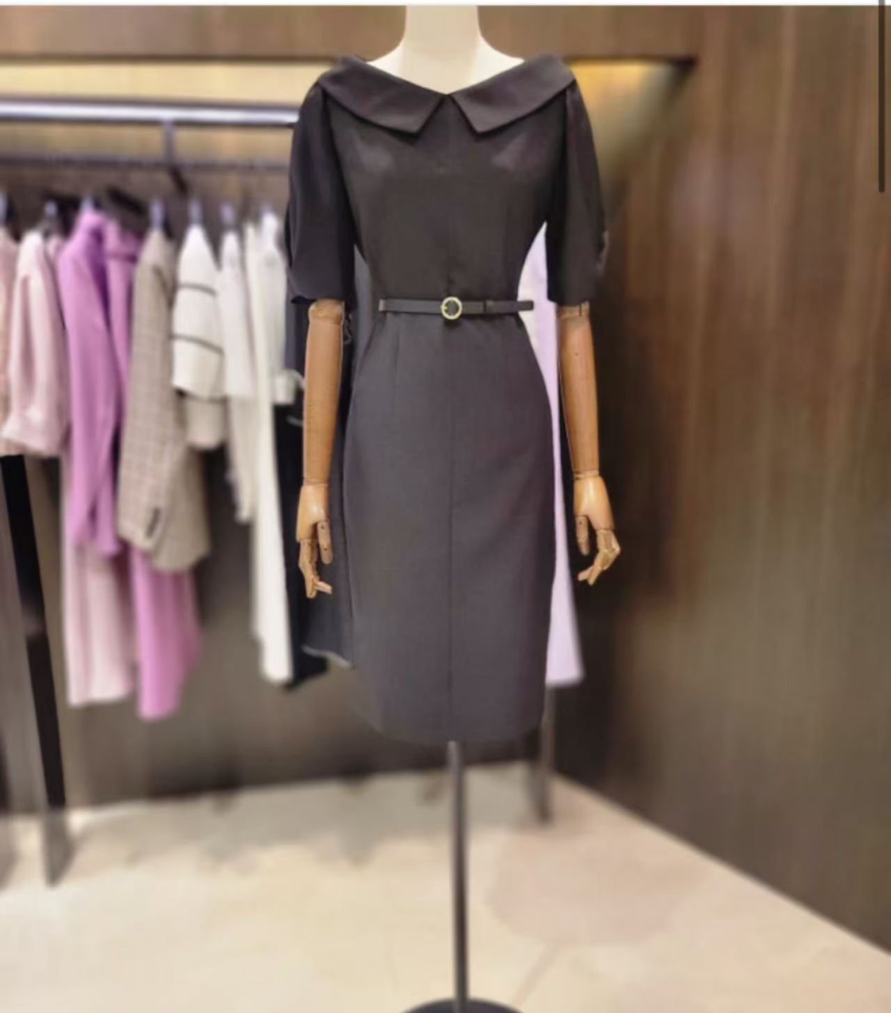 闪闪兒 莫佐25年夏款赫本风黑色连衣裙翻领设计收腰中长裙女11027