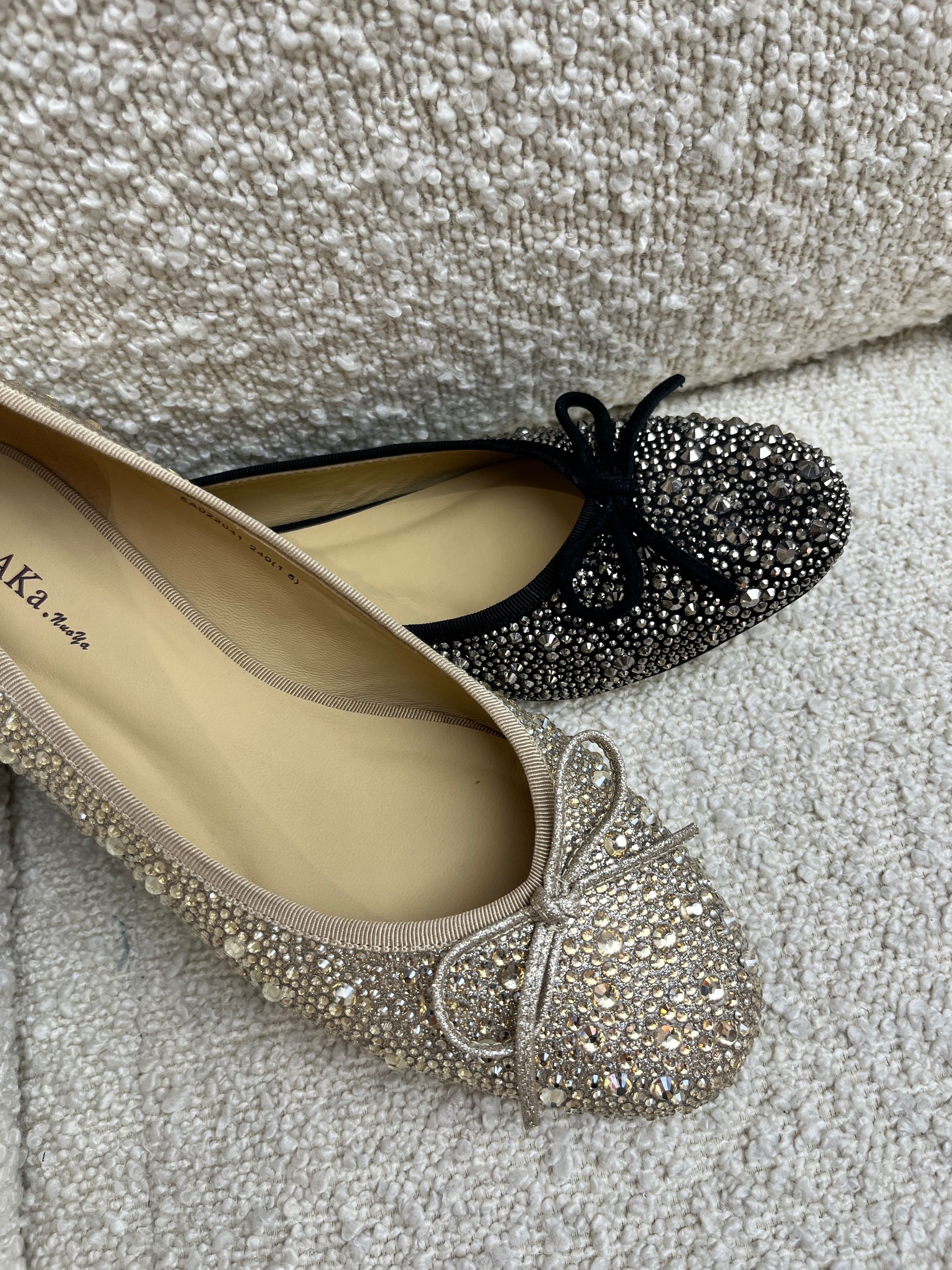 KAKA NUOYA  2041  新款时尚百搭软底细闪满钻浅口鞋