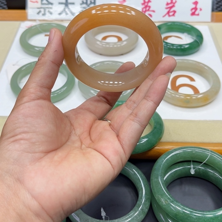 石英质玉手镯未镶嵌望*明