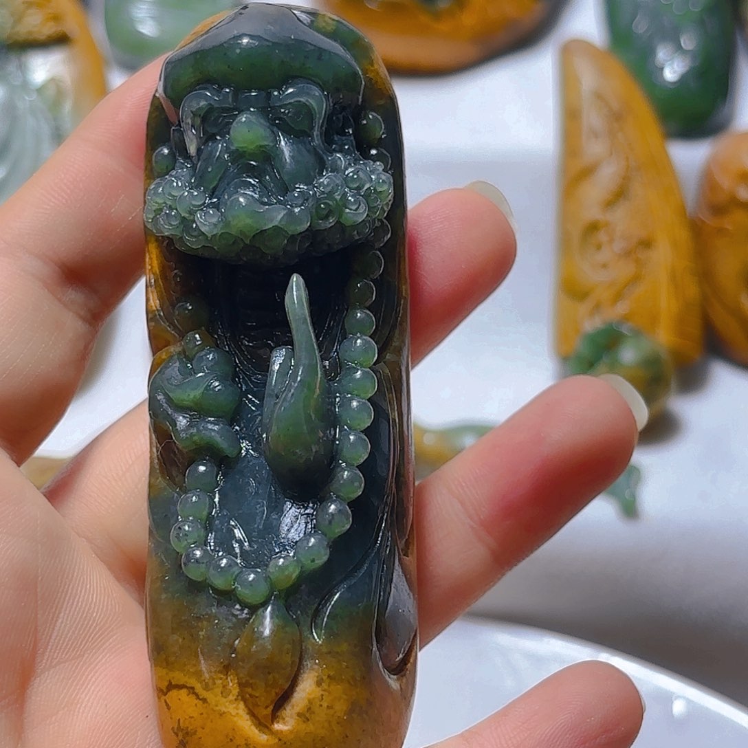 岫岩河磨玉（透闪石质玉）挂件未镶嵌麒*