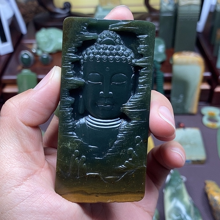 岫岩河磨玉（透闪石质玉）未镶嵌摆件人**阳