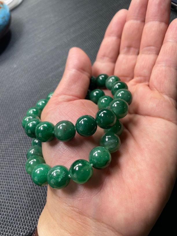 满绿圆珠手串冰润油绿老坑辣色多样性随发一串
