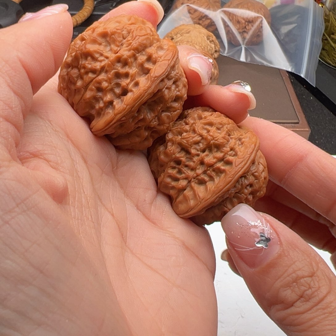 文玩核桃把件血麒麟