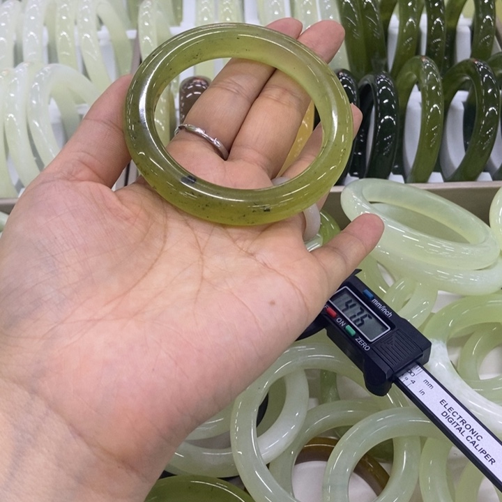 每***酒岫玉未镶嵌岫玉圆镯