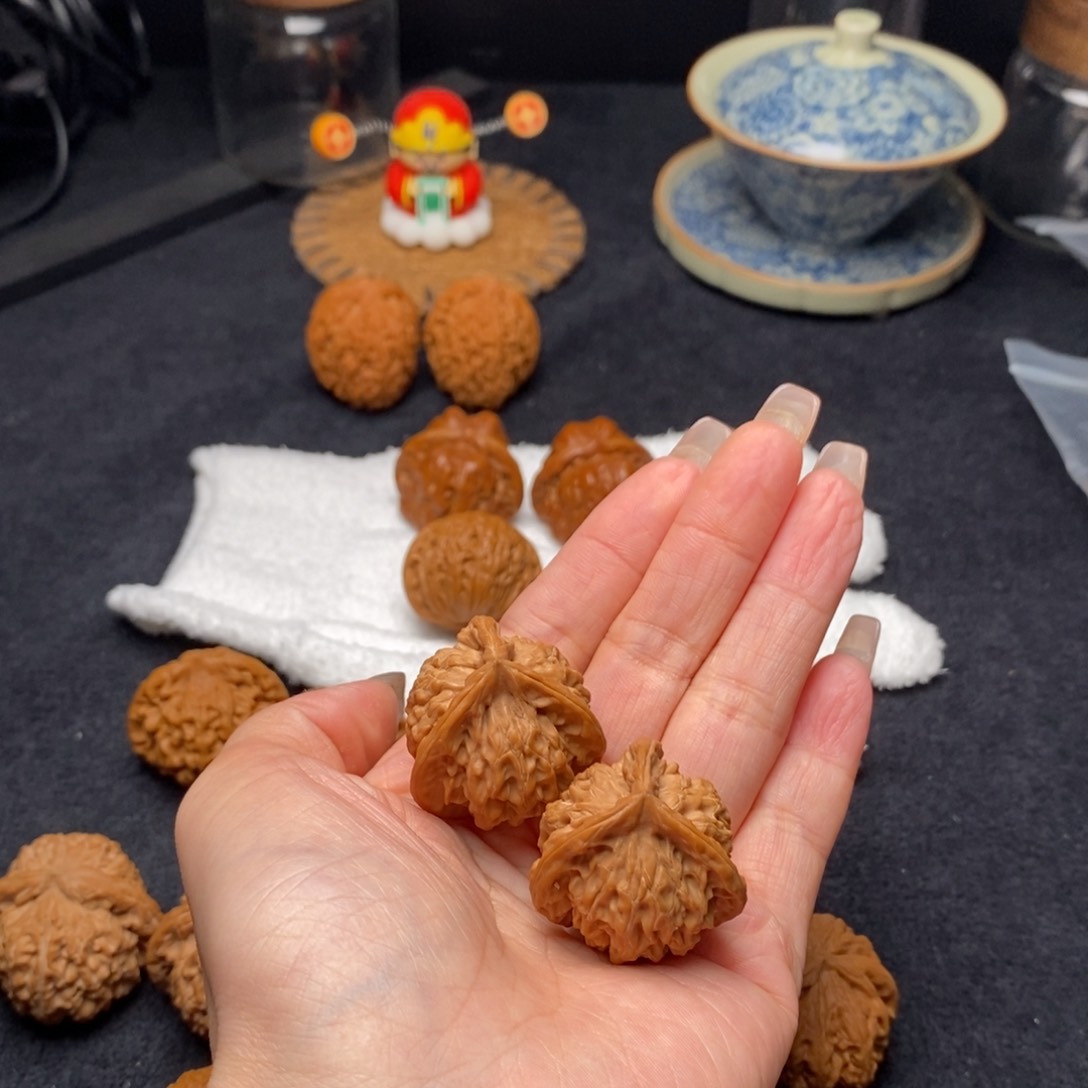 文玩核桃吊坠盘山三棱32