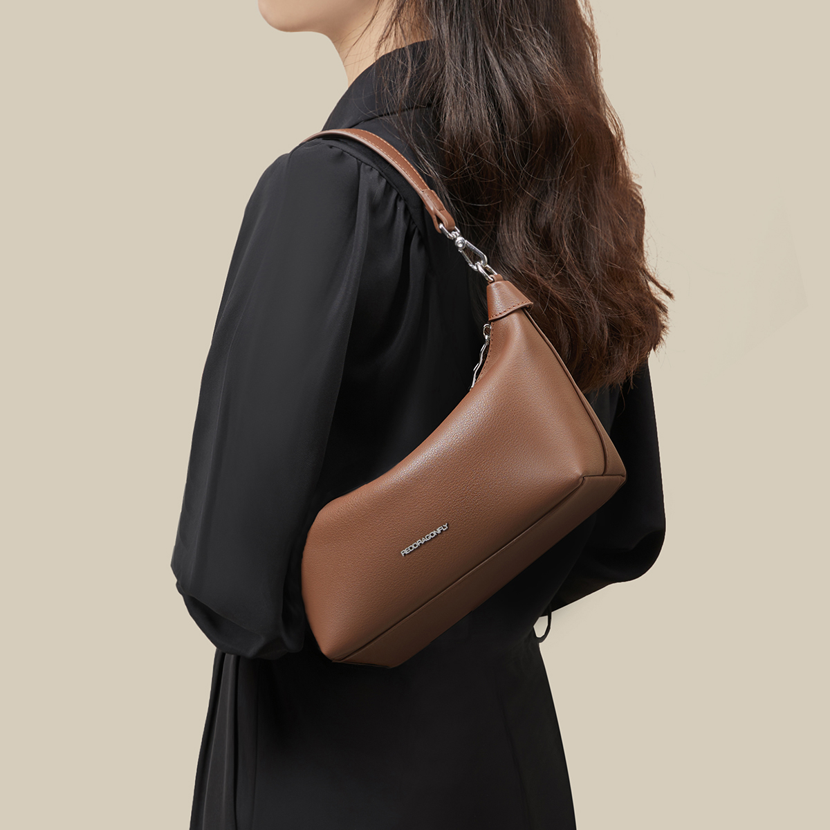 REDDRAGONFLY/红蜻蜓纯色植鞣拉链拉链款卡位斜跨包韩版单肩包