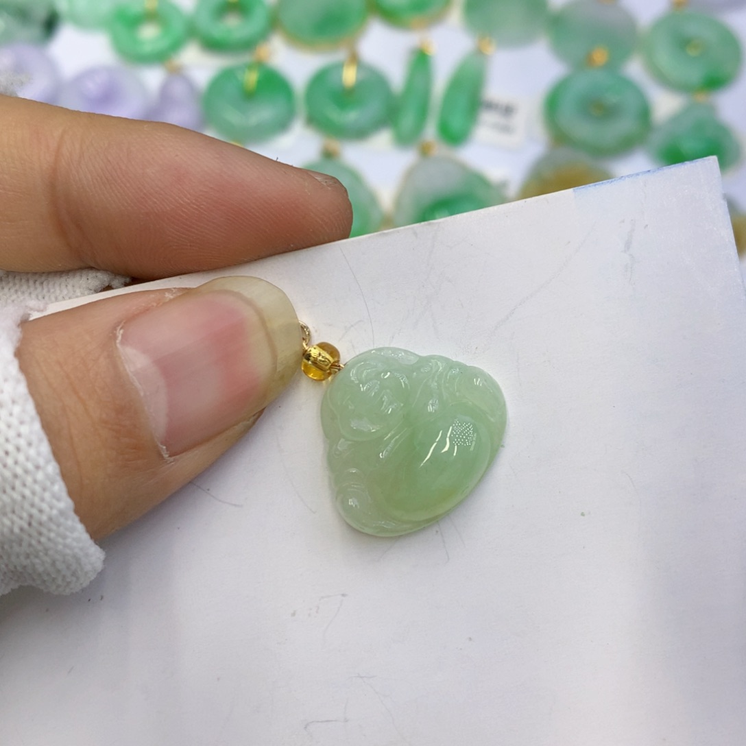 翡翠颈饰未镶嵌翡翠
