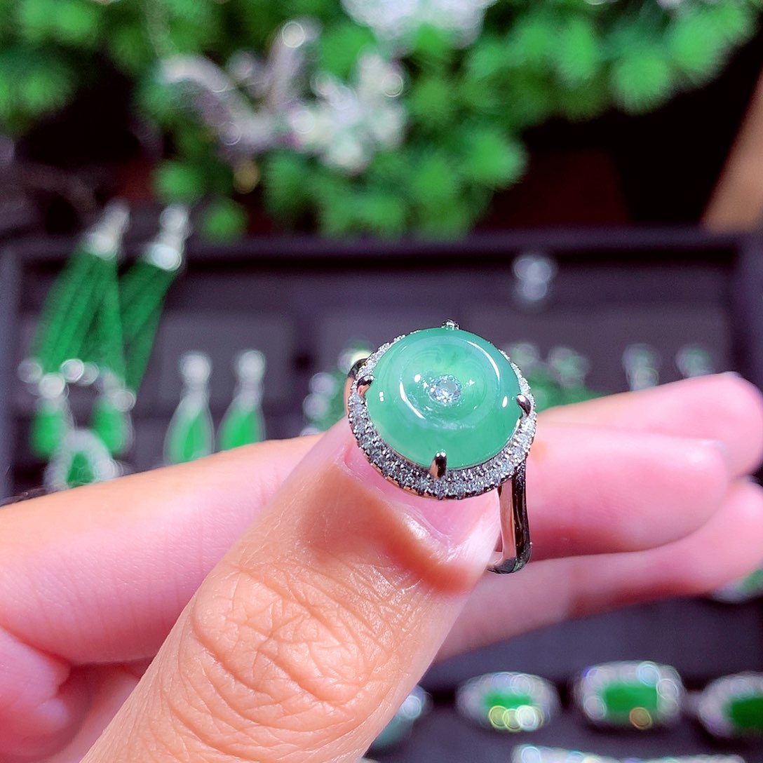 颈饰未镶嵌翡翠天然