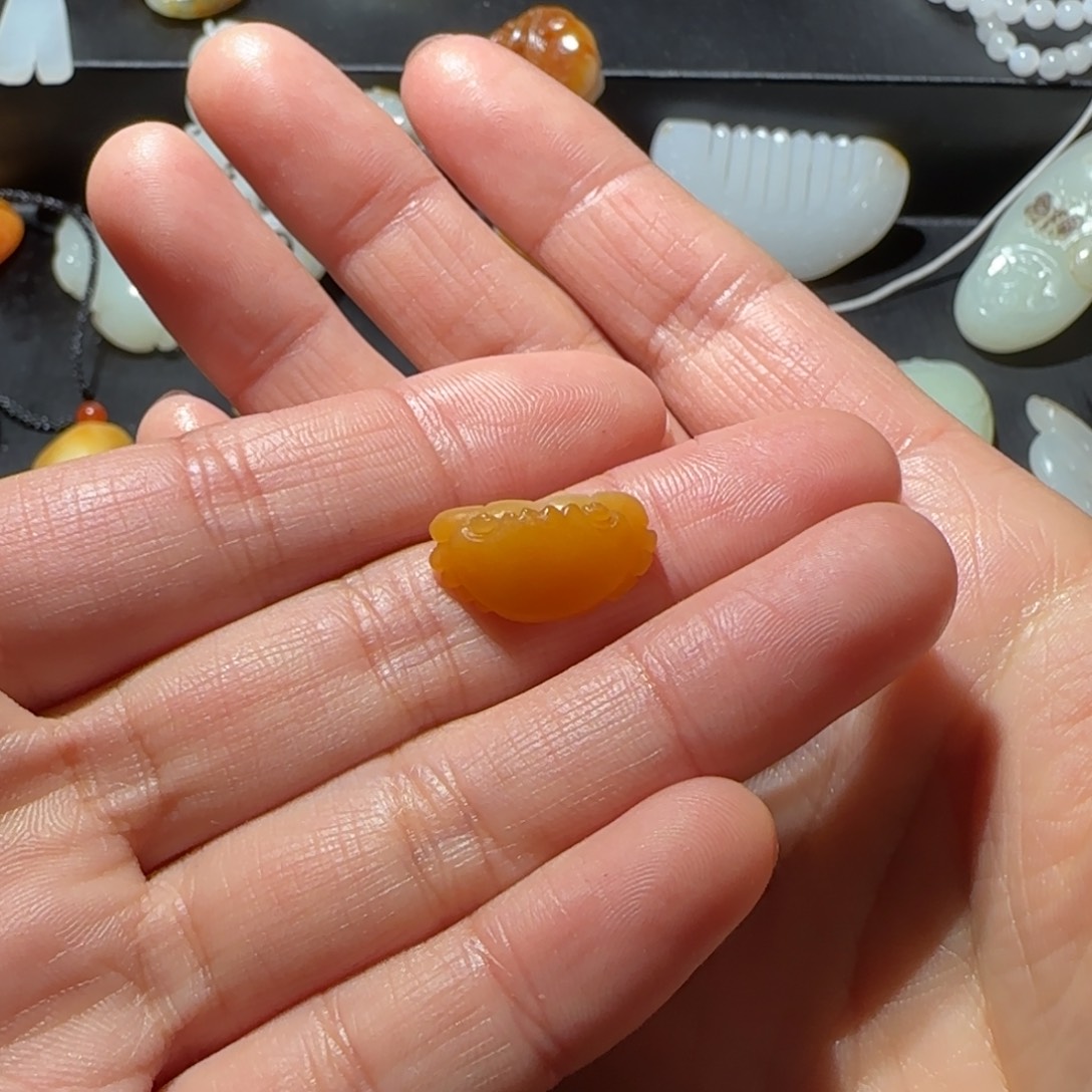 和田玉颈饰未镶嵌红*