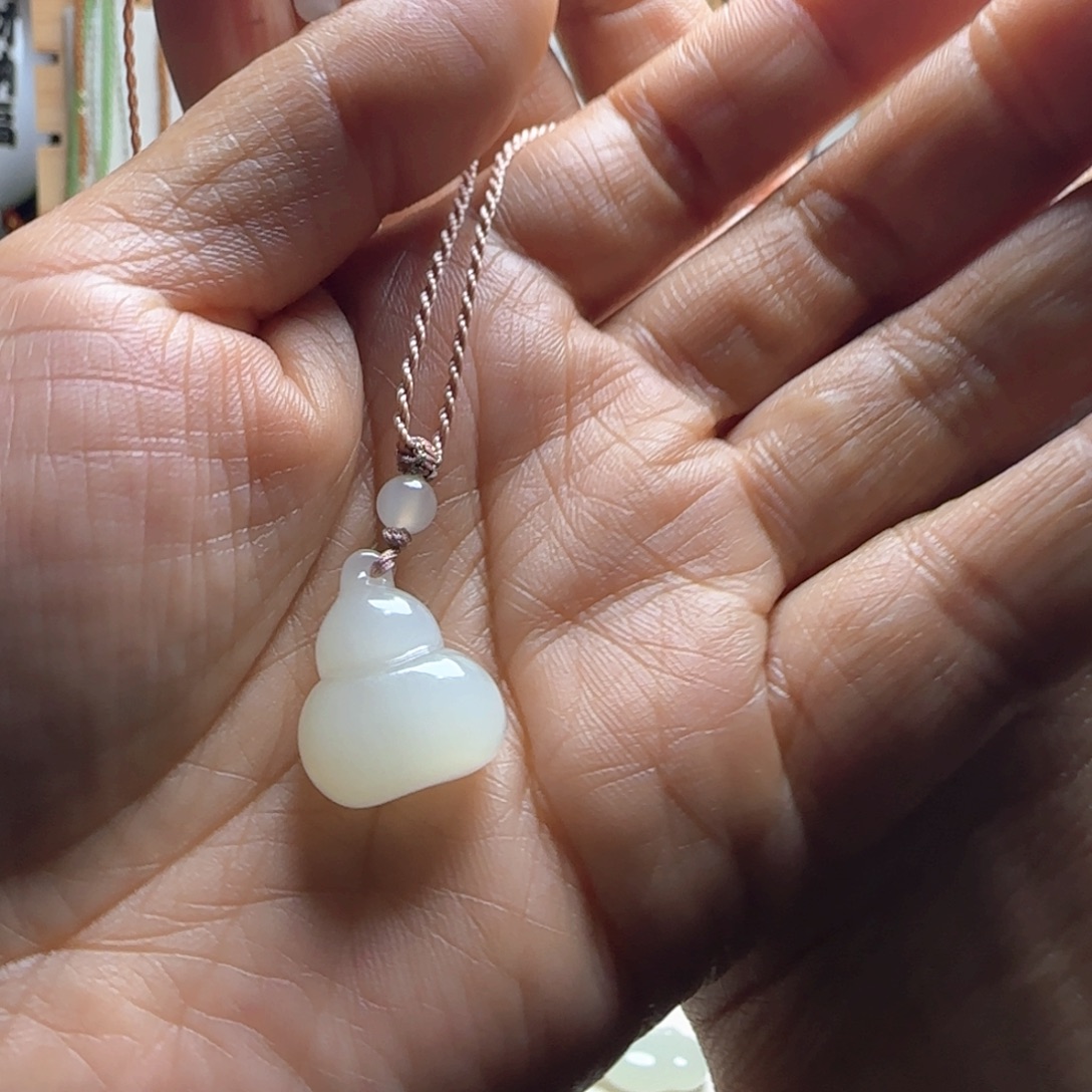 小***柠和田玉未镶嵌颈饰