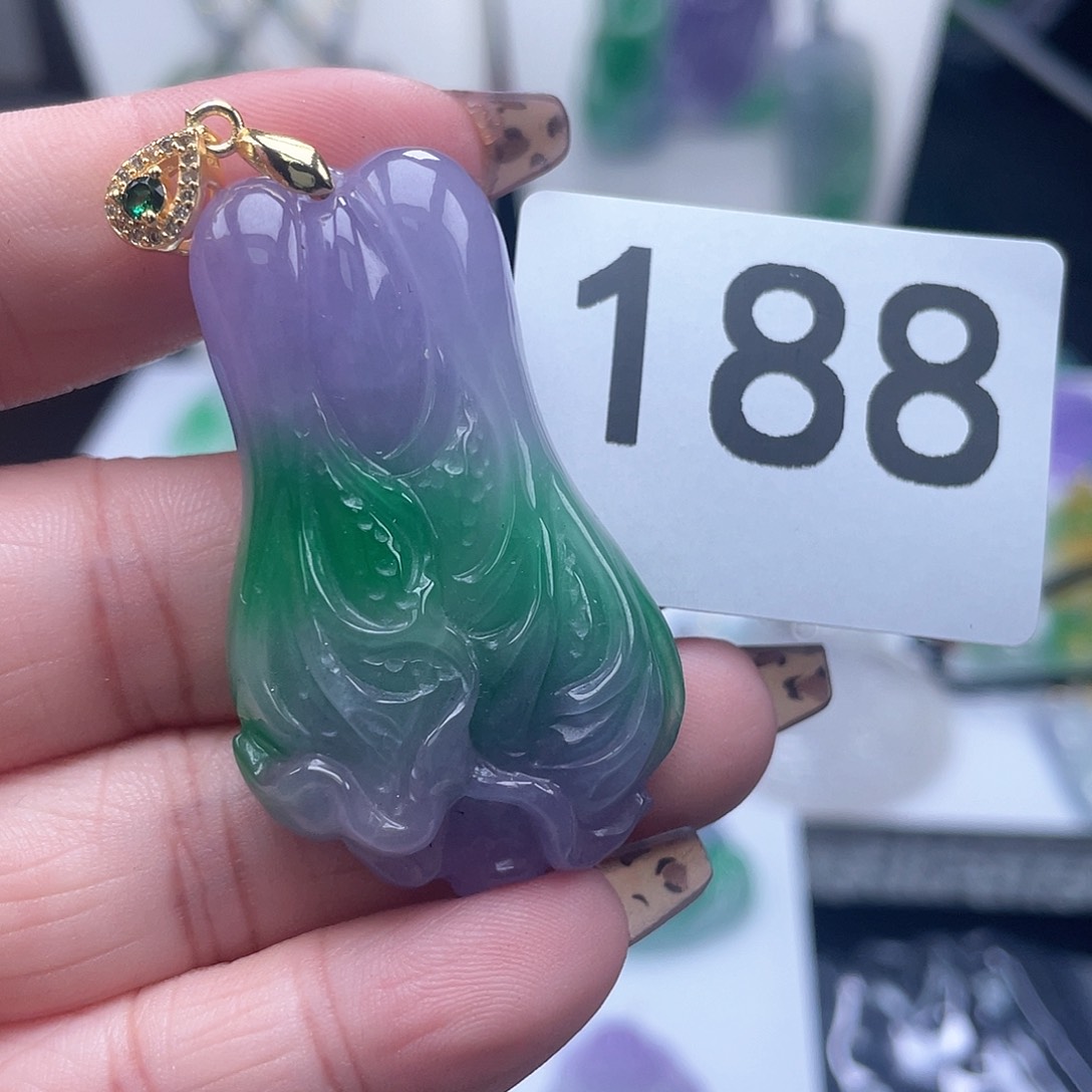 翡翠吊坠(赠链)未镶嵌