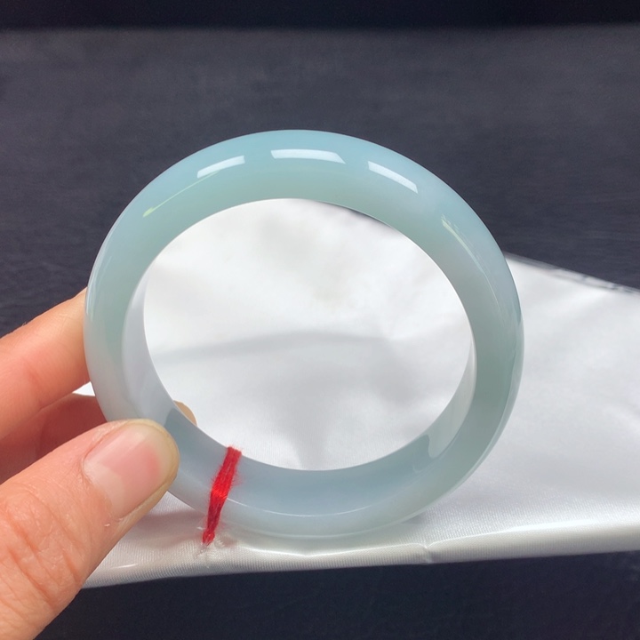 翡翠手镯未镶嵌55圈