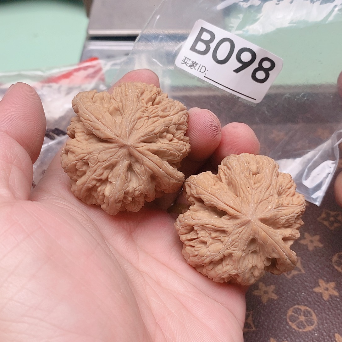 把件文玩核桃粗筋47尺。 