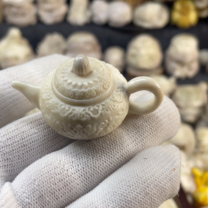 J****皮质非金属配饰鹿角雕刻茶壶