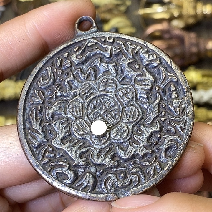 老铜手雕版朝天吼小微瑕