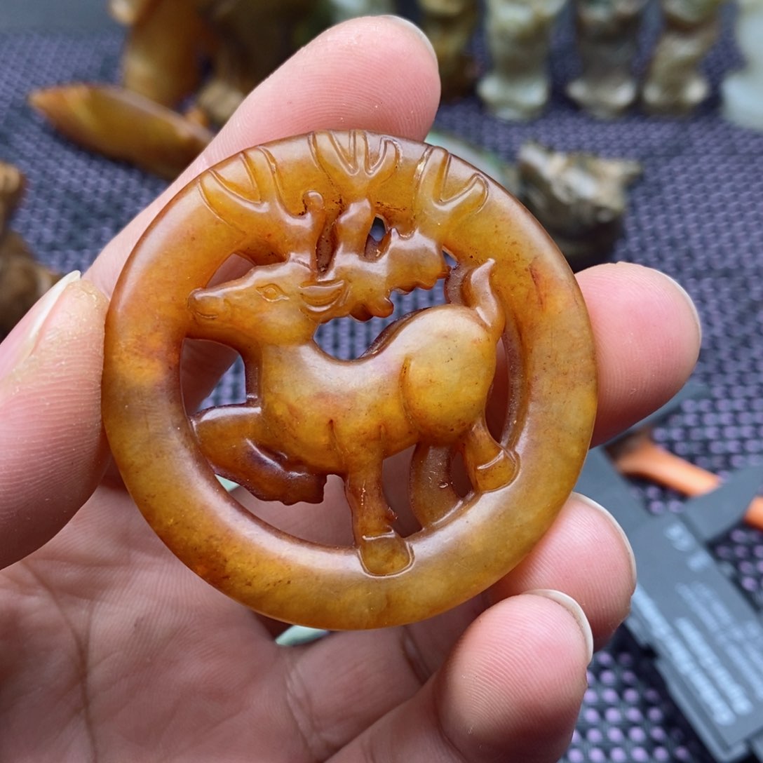 蛇纹石玉颈饰未镶嵌