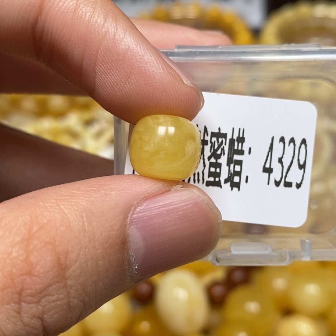 蜜蜡未镶嵌珠宝奇石4329